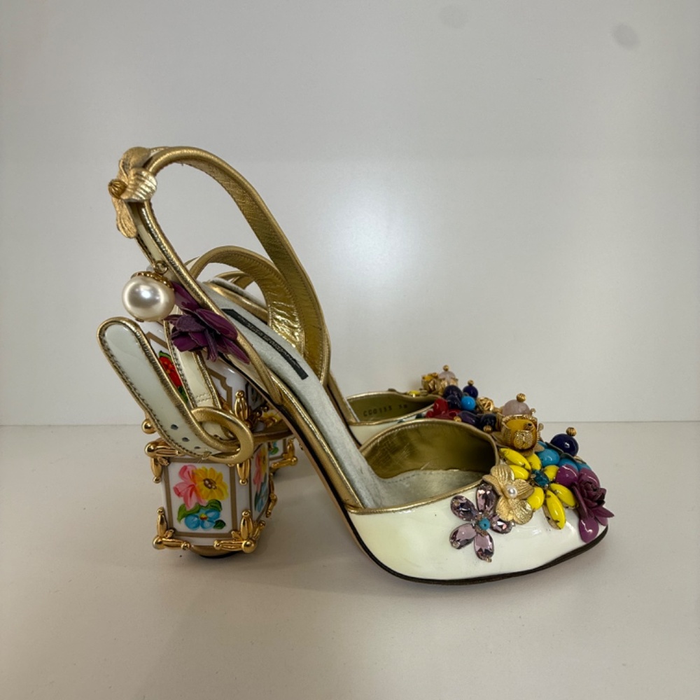 PRE OWNED DOLCE & GABBANA DESIGNER SHOE W/ STACK HEEL W MULTI DIMENSIONAL FLOWER - Picture 2 of 7